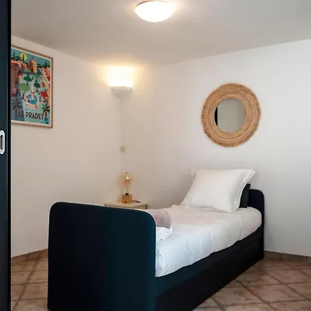 Cabanon Du Pin De Galle Avec A 30m Et Vue Holiday home